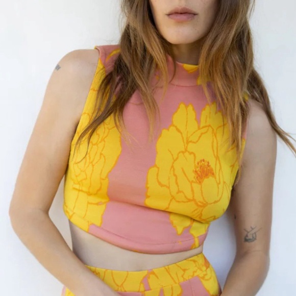 Zara Tops - Zara NWT Floral Jacquard Mock Neck Crop Top in Peach Pink/Yellow Size Small